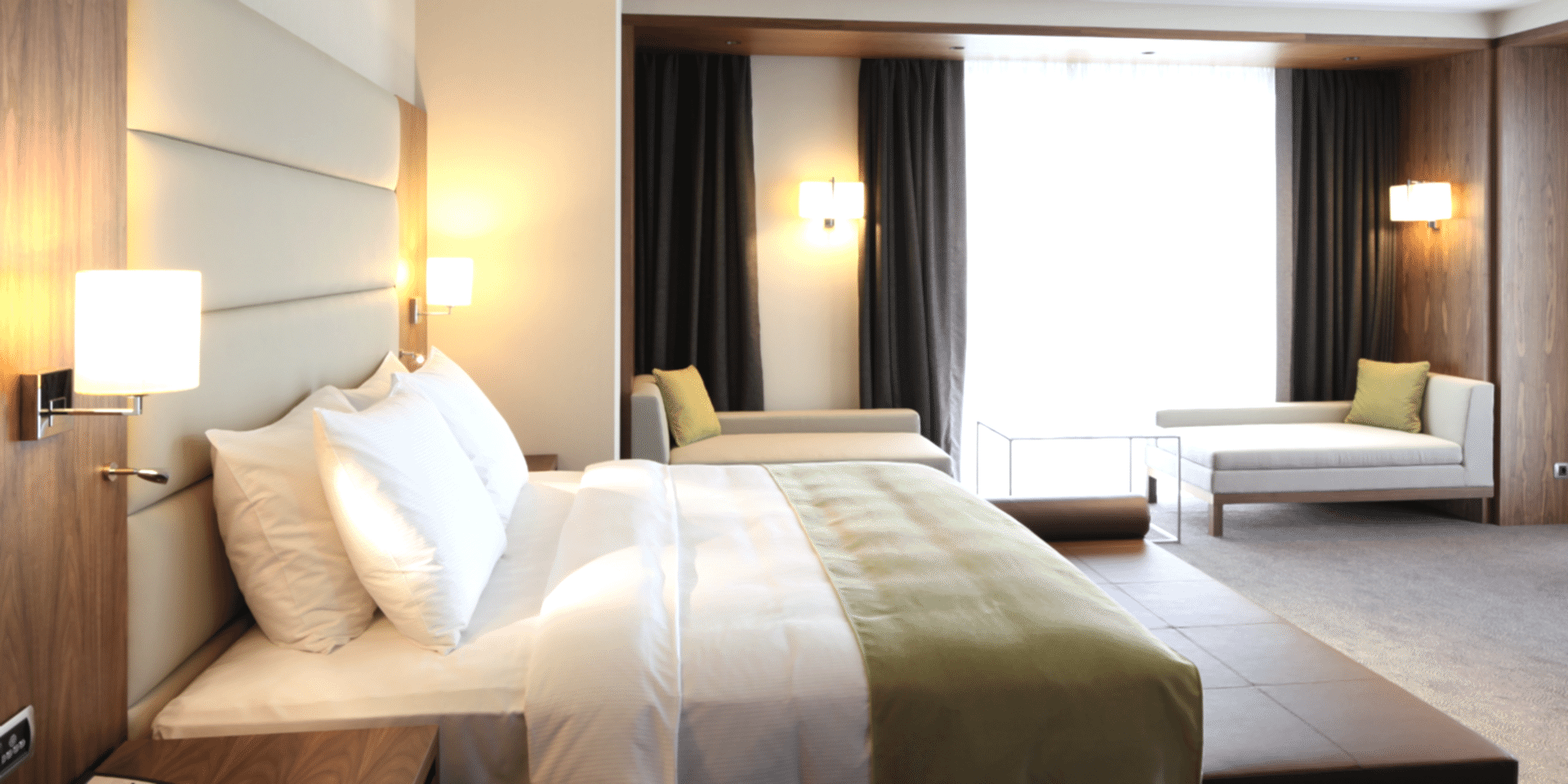 Hotel Laundry With Green Bedding 1800X900
